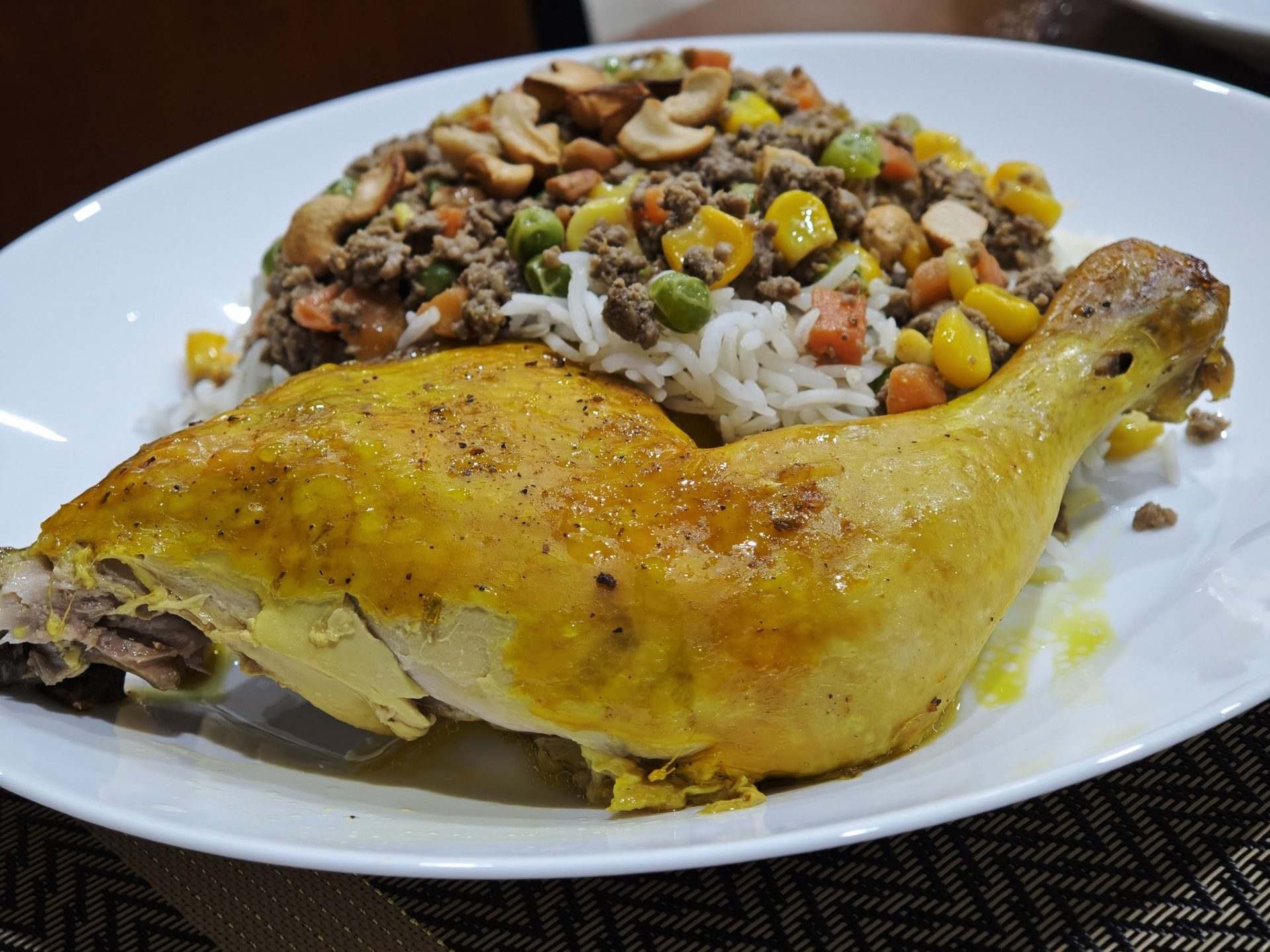 Close-up of Palestinian ozi chicken with rice, minced meat and nuts
